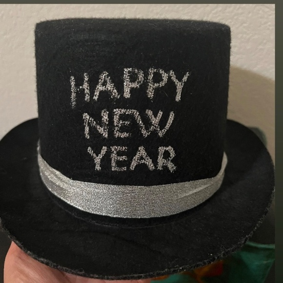 Adult New Year’s Eve felt Party Hat Glitter lettering - Picture 3 of 5